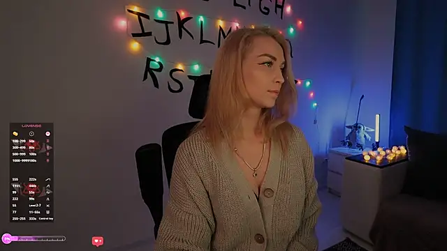 Snapshot of AskAlexa chatting on 26, 11, 2025 AskAlexa online show from 26, 11, 2025