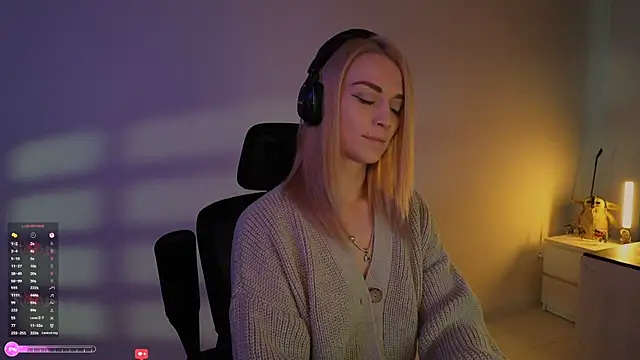 Snapshot of AskAlexa chatting on 18, 11, 2025 AskAlexa online show from 18, 11, 2025