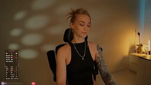 Snapshot of AskAlexa chatting on 15, 11, 2025 AskAlexa online show from 15, 11, 2025