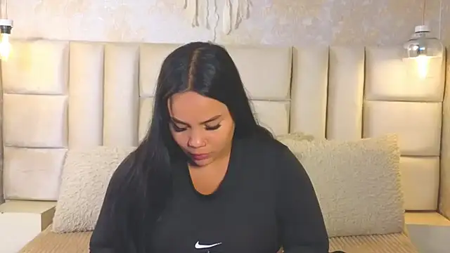 EmilyQueen3x online show from 15, 7, 2026