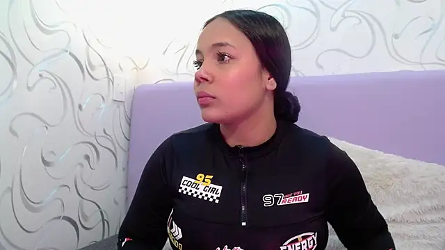 EmilyQueen3x online show from 24, 10, 2025