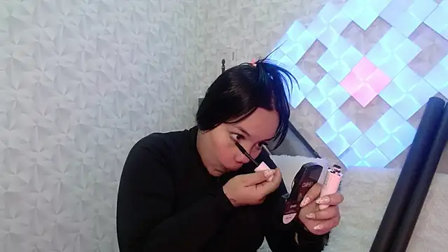 EmilyQueen3x online show from 15, 10, 2025