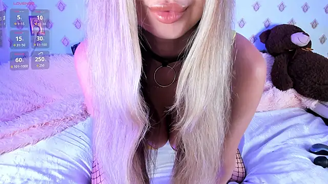 Snapshot of Briana_Lovs chatting on 15, 6, 2026 Briana Lovs online show from 15, 6, 2026