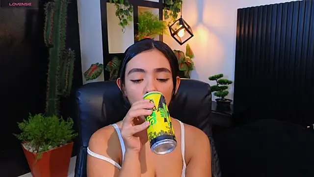 Snapshot of Ivy_Gail chatting on 4, 10, 2025 Ivy Gail online show from 4, 10, 2025