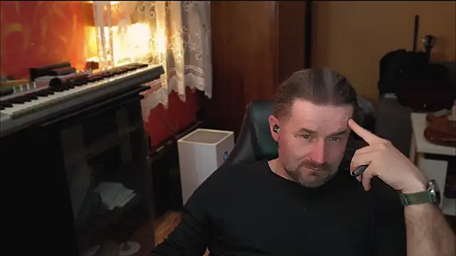 Mosiadz1975 online show from 9, 3, 2025