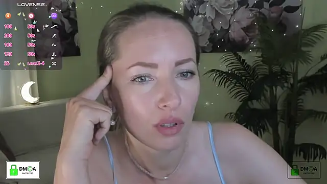 Snapshot of Queenymel chatting on 21, 7, 2026 Queenymel online show from 21, 7, 2026