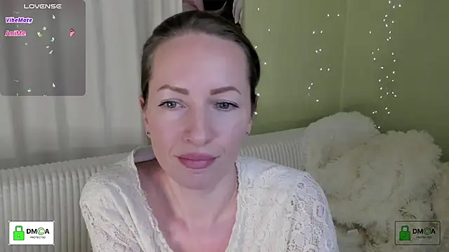 Queenymel online show from 18, 12, 2025