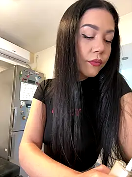 Snapshot of denise_k chatting on 2, 11, 2025 denise k online show from 2, 11, 2025