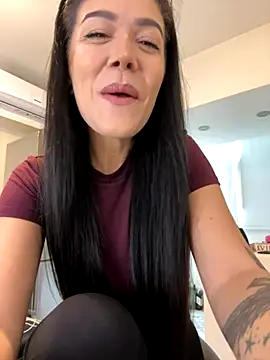 Snapshot of denise_k chatting on 6, 10, 2025 denise k online show from 6, 10, 2025