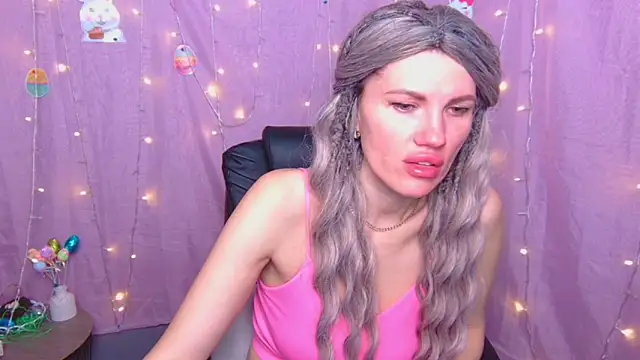 MilaLoona online show from 9, 4, 2026