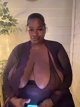 Snapshot of BigFineSelena chatting on 11, 10, 2025 BigFineSelena online show from 11, 10, 2025