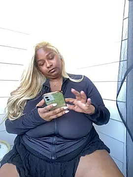 Snapshot of BigFineSelena chatting on 11, 3, 2025 BigFineSelena online show from 11, 3, 2025