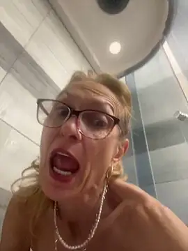 Snapshot of adella13 chatting on 21, 1, 2025 adella13 online show from 21, 1, 2025