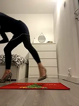 Snapshot of adella13 chatting on 21, 12, 2025 adella13 online show from 21, 12, 2025