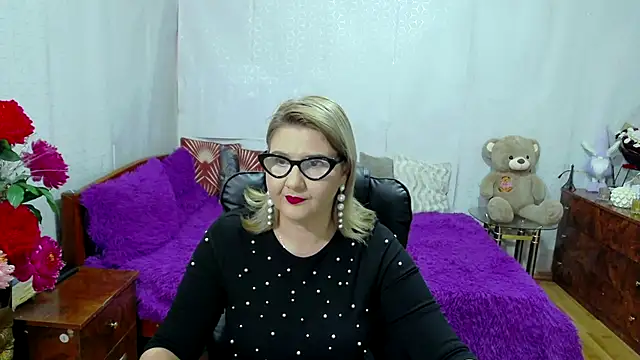 LucilleFenlys online show from 15, 10, 2025