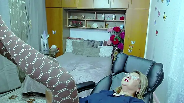 LucilleFenlys online show from 2, 12, 2024