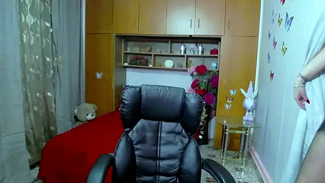 LucilleFenlys online show from 16, 2, 2025