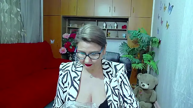 LucilleFenlys online show from 13, 12, 2024