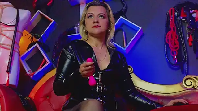 Snapshot of PerlaDivaio chatting on 3, 3, 2025 PerlaDivaio online show from 3, 3, 2025