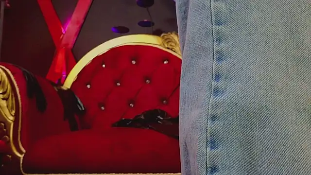 Snapshot of PerlaDivaio chatting on 10, 11, 2025 PerlaDivaio online show from 10, 11, 2025