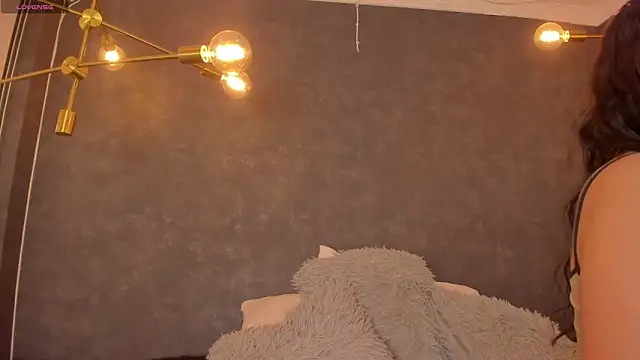 dayra angels online show from 15, 4, 2026