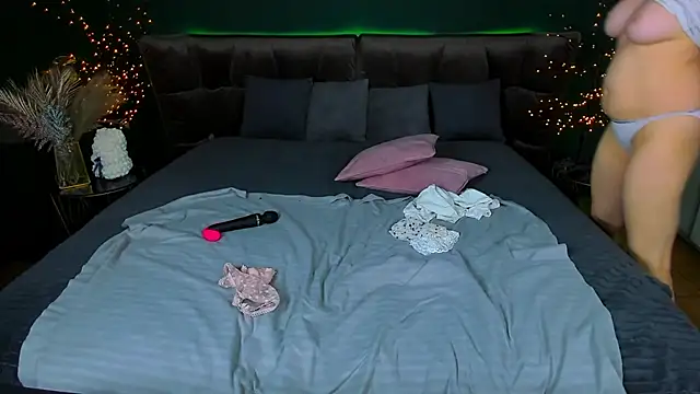 Kamilla Hot online show from 24, 10, 2025