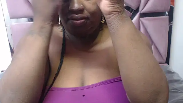 Snapshot of morenahott1 chatting on 19, 9, 2025 morenahott1 online show from 19, 9, 2025