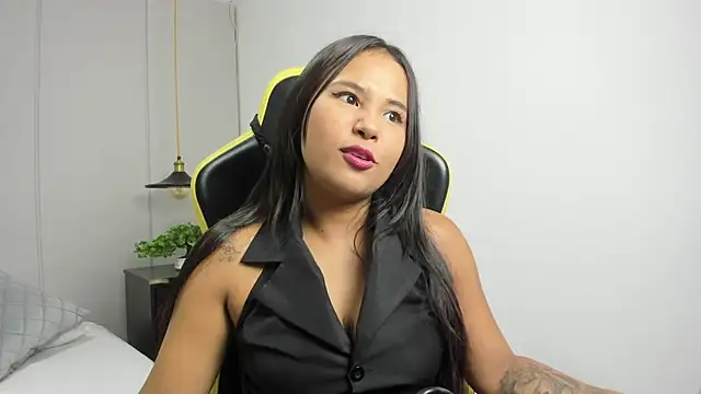 Snapshot of isabella_florez chatting on 3, 3, 2026 isabella florez online show from 3, 3, 2026