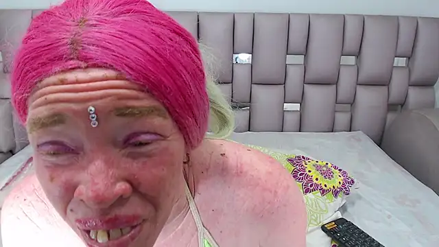 Snapshot of Kittywhiteass chatting on 30, 10, 2025 Kittywhiteass online show from 30, 10, 2025