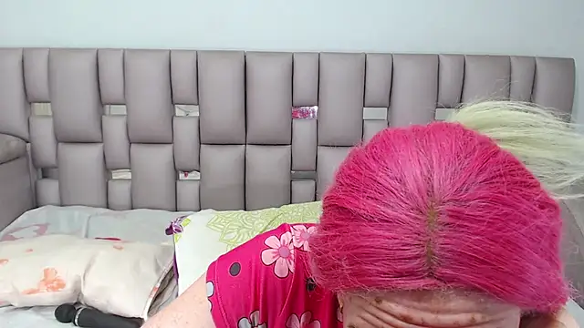 Snapshot of Kittywhiteass chatting on 29, 10, 2025 Kittywhiteass online show from 29, 10, 2025