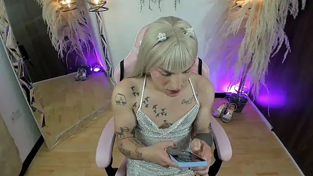 queenramoona-hot online show from 13, 5, 2026