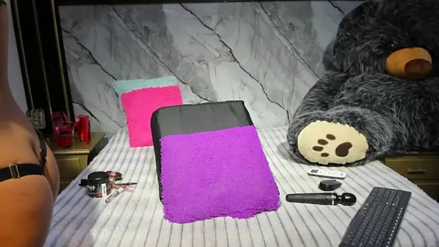 Snapshot of Niyirey1 chatting on 28, 11, 2025 Niyirey1 online show from 28, 11, 2025