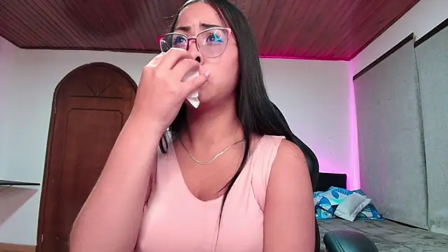 yesie hot online show from 10, 3, 2025