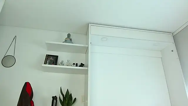 Snapshot of Robyn_Miller chatting on 18, 9, 2025 Robyn Miller online show from 18, 9, 2025