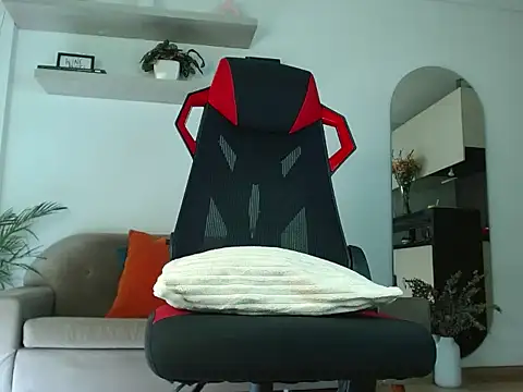 Snapshot of Robyn_Miller chatting on 20, 10, 2025 Robyn Miller online show from 20, 10, 2025