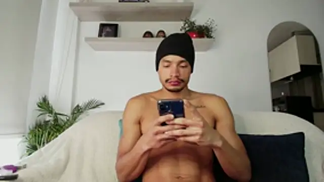 Snapshot of Robyn_Miller chatting on 28, 10, 2025 Robyn Miller online show from 28, 10, 2025