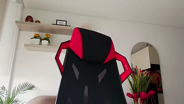 Snapshot of Robyn_Miller chatting on 6, 11, 2025 Robyn Miller online show from 6, 11, 2025