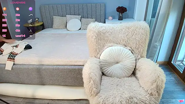 Anna Lewis online show from 5, 10, 2025