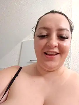 Snapshot of mihaelaa chatting on 4, 4, 2026 mihaelaa online show from 4, 4, 2026