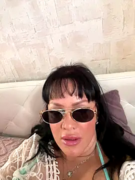 Lolaley2 online show from 2, 10, 2025