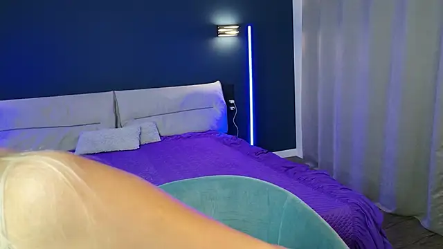 ZoeGrant online show from 22, 9, 2025