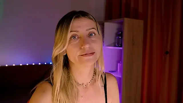 ZoeGrant online show from 17, 4, 2026