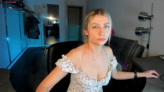 ZoeGrant online show from 15, 2, 2026