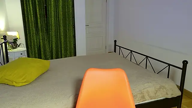 ZoeGrant online show from 2, 12, 2025