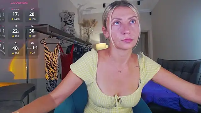 ZoeGrant online show from 25, 9, 2025