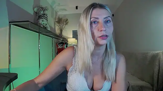 ZoeGrant online show from 5, 10, 2025