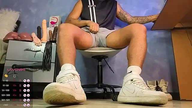 TomLover 12 online show from 15, 4, 2026