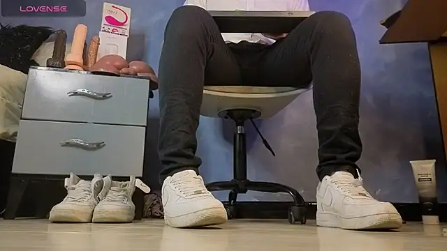 TomLover 12 online show from 4, 3, 2026