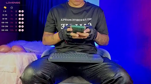 TomLover 12 online show from 5, 10, 2025