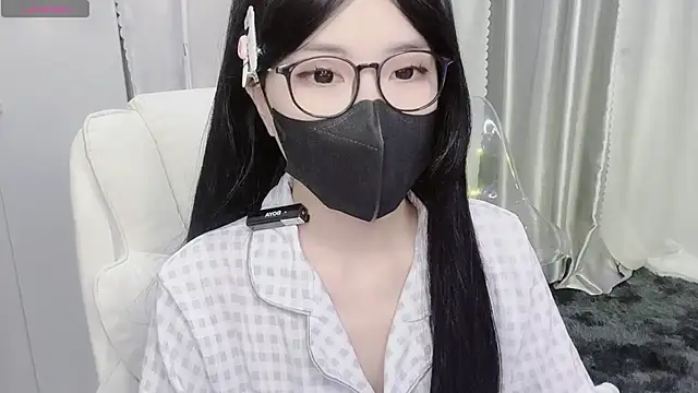 Snapshot of Mya_Lee chatting on 24, 9, 2025 Mya Lee online show from 24, 9, 2025